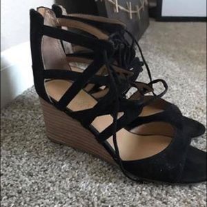 Black lace wedges